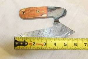 lot 44 image: MHS CUTLERY HANDMADE COSTUM CHEF, FOLDING, ULU KNIVES WITH WOOD, BONE AND OR RESIN HANDLES