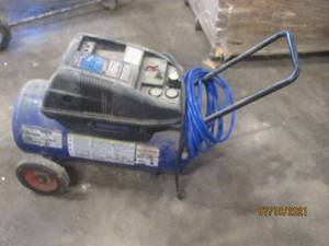 lot 11 image: CAMPBELL HAUSFED 5HP PEAK AIR COMPRESSOR