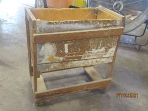 lot 12 image: WOOD CRATECART  ON CASTERS