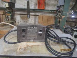 lot 16 image: ELECTRIC CENTER POWER CONVERTER MODEL 6409