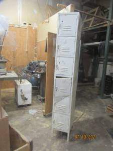 lot 19 image: 6  STORAGE CABINET  METAL LOCKER WITH CONTENTS