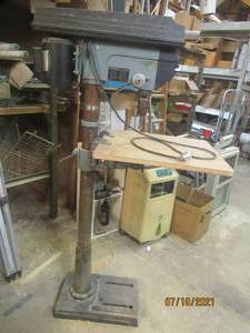 lot 22 image: DELTA 17-900 DRILL PRESS