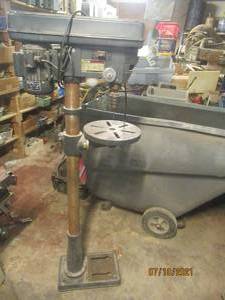 lot 24 image: CLARKE METAL WORKER BT1029 ,16-SPEED ,SINGLE PHASE ELECTRIC DRILL PRESS