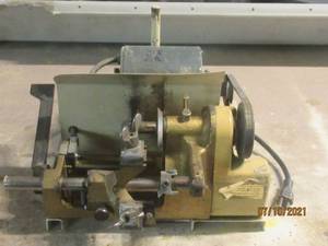 lot 34 image: KEY DUPLICATING MACHINE