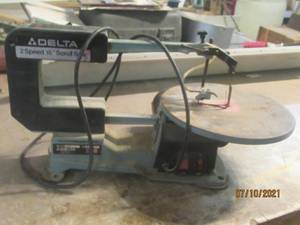 lot 35 image: DELTA 2 SPEED 16 SCROLL SAW K9024