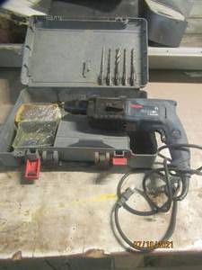 lot 45 image: BOSCH HAMMER BULL DOG  11234VSR WITH ACCESSORIES & CARRY CASE