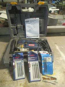 lot 46 image: RYOBI ORBITAL SCROLLING JIG SAW WITH LASER JS550L & JIGSAW BLADES , CARRY CASE