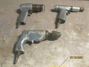 lot 54 image: TOTAL OF 3 PNEUMATIC TOOLS