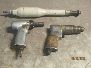 lot 55 image: TOTAL OF 3 PNEUMATIC TOOLS