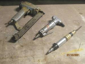 lot 56 image: TOTAL OF 3 PNEUMATIC TOOLS