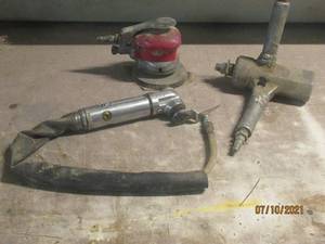 lot 57 image: TOTAL OF 3 PNEUMATIC TOOLS