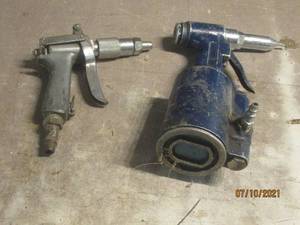 lot 58 image: TOTAL OF 2 PNEUMATIC TOOLS