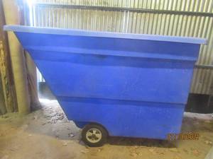 lot 60 image: BLUE  HEAVY DUTY TILT TRUCKTRASH CART
