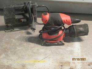 lot 64 image: BLACK & DECKER SANDER FS540 TYPE 1      BLACK & DECKER 3200 SPM JIG SAW HAND TOOL