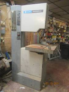lot 79 image: ROCKWELL MODEL 20 VERTICAL BAND SAW ,VARIABLE SPEED METAL CUTTING & WOOD BAND SAW  CATALOG NUMBER 28-350