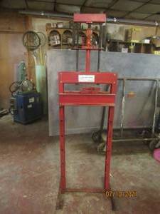 lot 80 image: 12 TON  SHOP PRESS