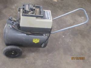 lot 82 image: CRAFTSMAN 100 AIR COMPRESSOR 12 HP OIL LESS PISTON PSI MODEL 283.15046