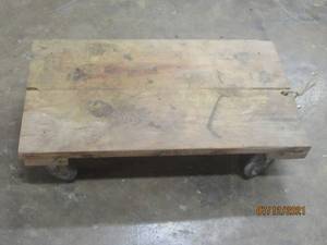 lot 86 image: HEAVY DUTY PLATFORM DOLLY ON CASTERS