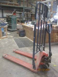 lot 95 image: LINDE PALLET TRUCK