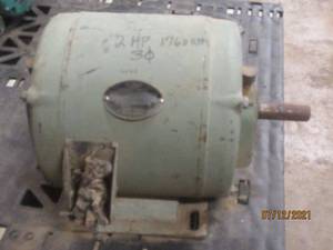 lot 104 image: B-LINE MOTOR 2164281