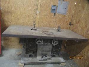 lot 112 image: BAXTER WHITNEY & SON INC WINCHENDON MASS MODEL 239  DOUBLE SPIDLE MACHINE AUTOMATIC SHAPER