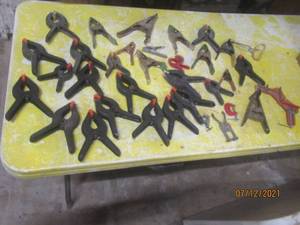 lot 123 image: 30 PLUS ASSORTED SPRING CLAMPS