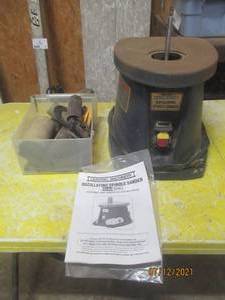 lot 131 image: CENTRAL MACHINERY OSCILLATING SPINDLE SANDER MODEL 95088 WITH ACCESSORIES