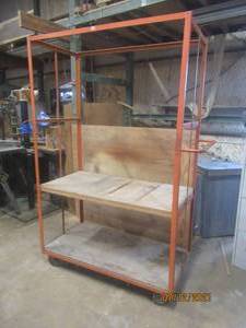 lot 139 image: STEEL INDUSTRIAL SHELVING UNIT ON CASTERS