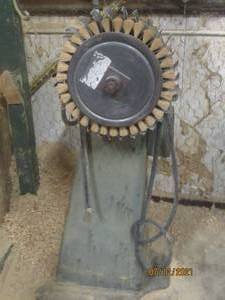 lot 144 image: GRINDING AND POLISHING MACHINERY CORP SANDERPOLISHER 4.369.606