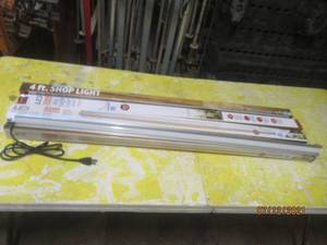 lot 150 image: TOTAL OF 4 NEW STONE POINT LED LIGHTING 4FT SHOP LIGHTS