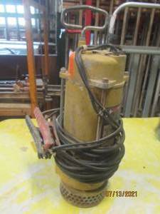 lot 168 image: AMT METAL  CARRYING CASE  FOR 12VOLT DC ALUMINUM SUBMERSIBLE PUMP 5890-DC