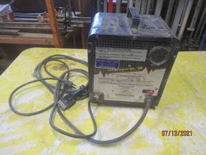 lot 170 image: E-Z-GO TEXTRON INDUSTRIAL BATTERY CHARGER MODEL 26984