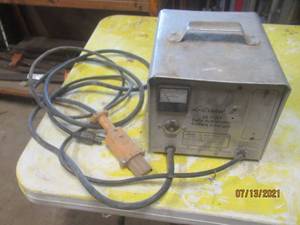 lot 175 image: LESTRONIC II 36 VOLT FULLY AUTOMATIC BATTERY CHARGER 14100