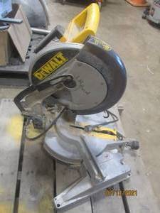 lot 176 image: DEWALT  DW705    12 COMPOUND MITER SAW  TYPE 5