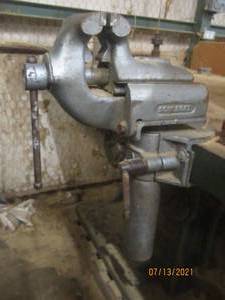 lot 180 image: SCHLEGEL VISE
