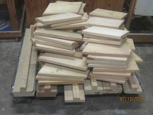 lot 185 image: GENEROUS AMOUNT OF PIECES