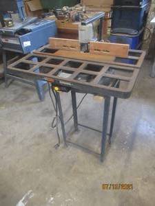 lot 228 image: CRAFTSMAN ROUTER 113.239291