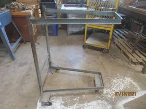 lot 229 image: ROLLING CART ON CASTERS