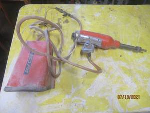 lot 155 image: AVDEL AIR  RIVETER   GUN  WITH FOOT PEDAL