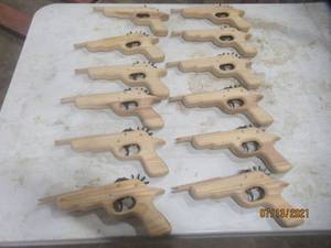 lot 204 image: TOTAL OF 12 WOOD RUBBER BAND HAND GUNS