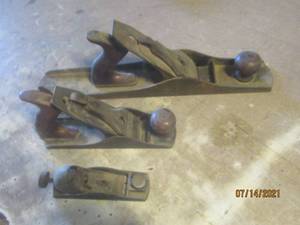 lot 247 image: 3 VINTAGE WOOD PLANES