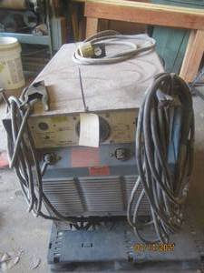 lot 279 image: MILLER STICK WELDER POWERS ON AND RUN