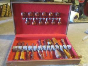 lot 286 image: 24PC WOOD WORK TOOLS IN WOOD CARRY CASE BARELY USED