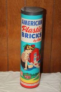 lot 7 image: VINTAGE AMERICAN PLASTIC BRICKS BY ELGO