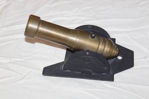 lot 10 image: VINTAGE IRON BLACKPOWDER MINATURE GOLF BALL CANON