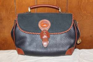 lot 14 image: DOONEY & BOURKE LEATHER PURSE