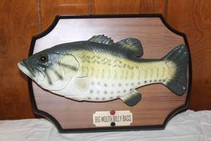 lot 15 image: 1999 BIG MOUTH BILLY BASS