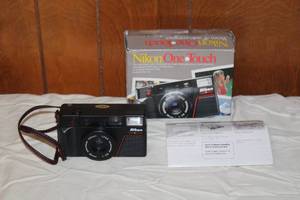 lot 24 image: VINTAGE NIKON ONE TOUCH 35MM AF AUTO COMPACT CAMERA IN ORIGINAL BOX