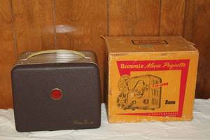 lot 30 image: VINTAGE BROWNIE MOVIE 8MM PROJECTOR NO.188 IN ORIGINAL BOX