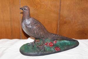 lot 42 image: VINTAGE HAND PAINTED HOLLAND MOLD PHEASANT SIGNED BY ARTIST